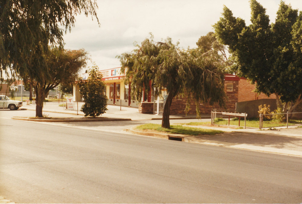 Goodman Road, Shopping centre: 1986