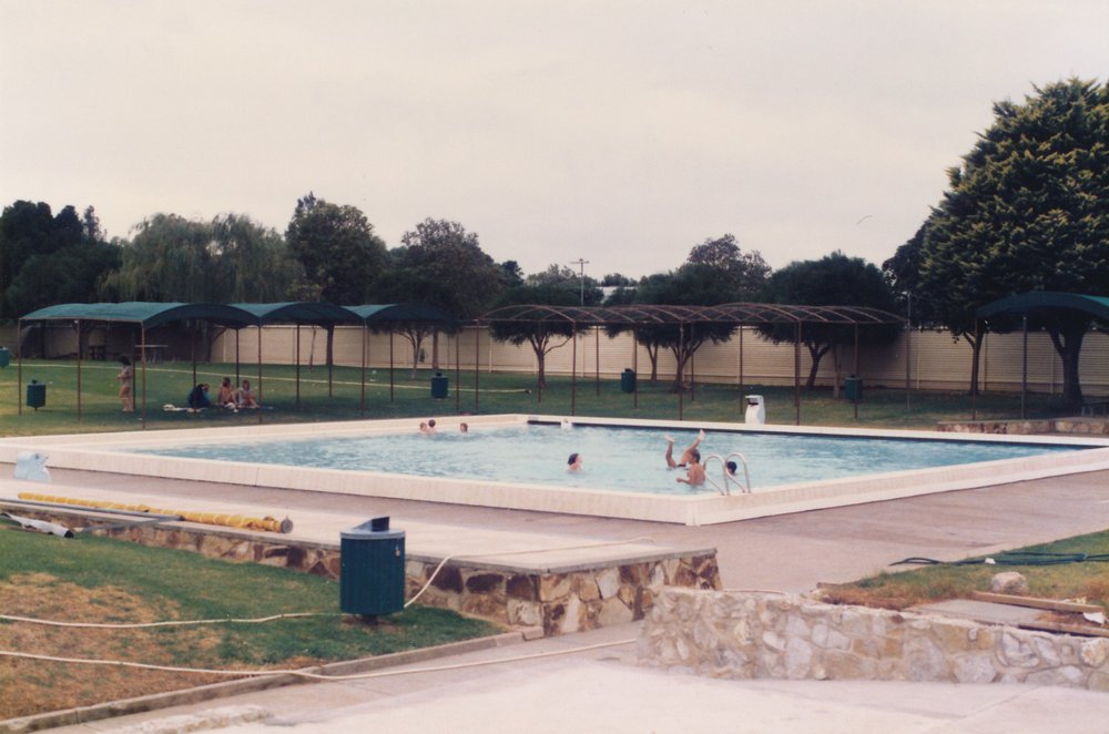 Elizabeth Aquadome: 1987