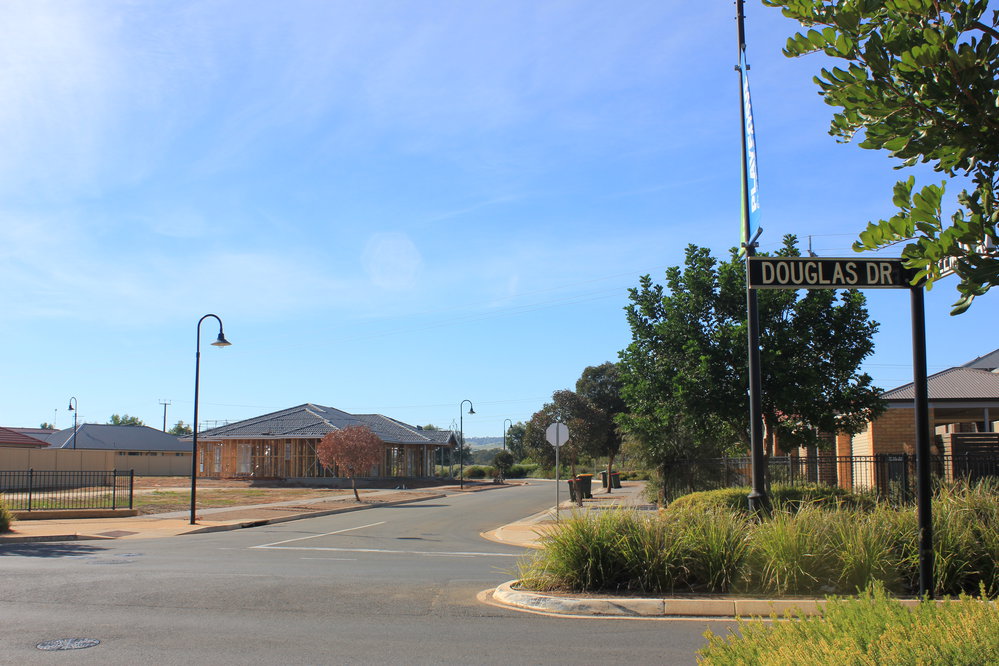 Douglas Drive, Munno Para: 2015