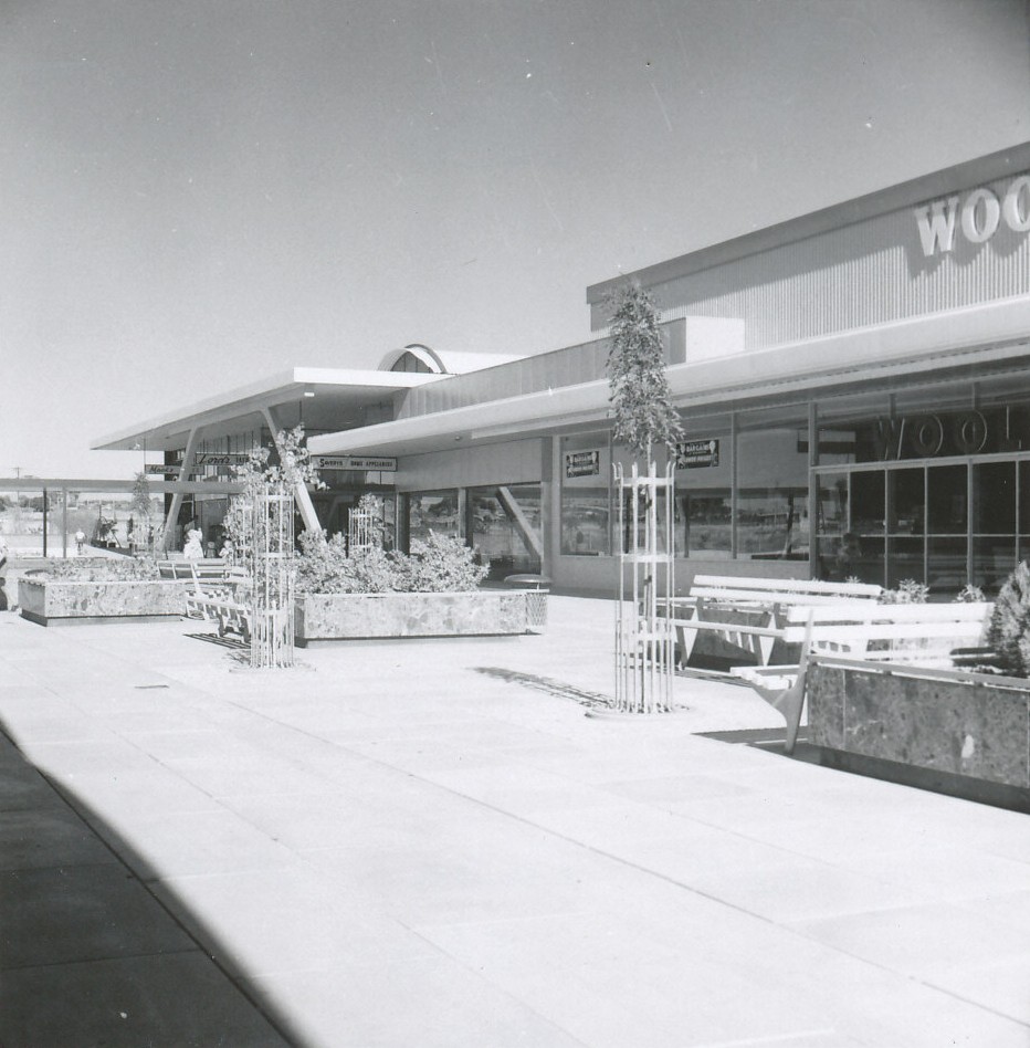 Elizabeth Town Centre: 1961