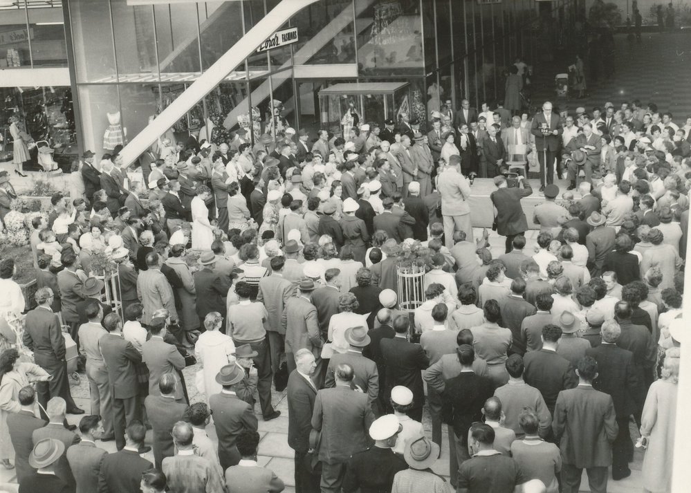 Elizabeth Town Centre Opening : 1960