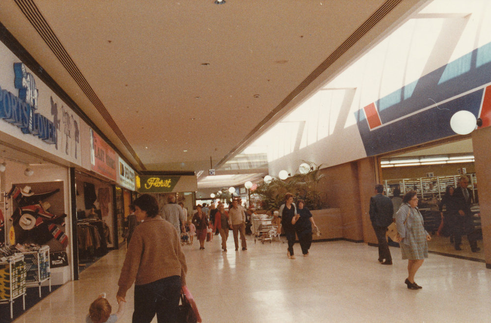 Elizabeth Shopping Centre: 1984