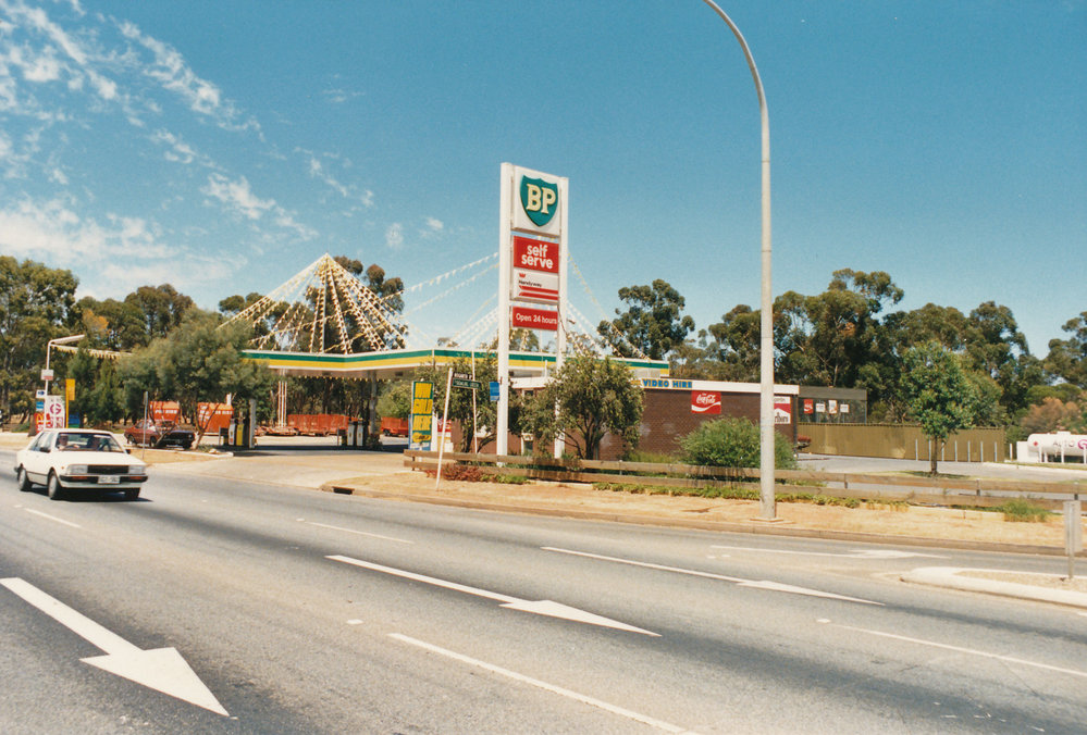 BP Service Station, Hogarth &amp; Main North Road: 1987