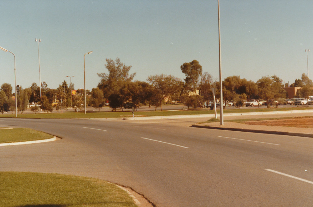 Elizabeth Shopping Centre: 1984