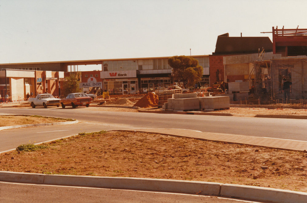 Elizabeth Town Centre: 1984