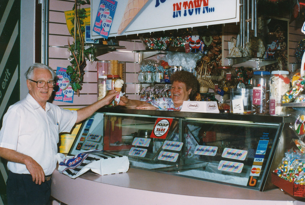 Christmas at Elizabeth City Centre: 1994Christmas at Elizabeth City Centre: 1994