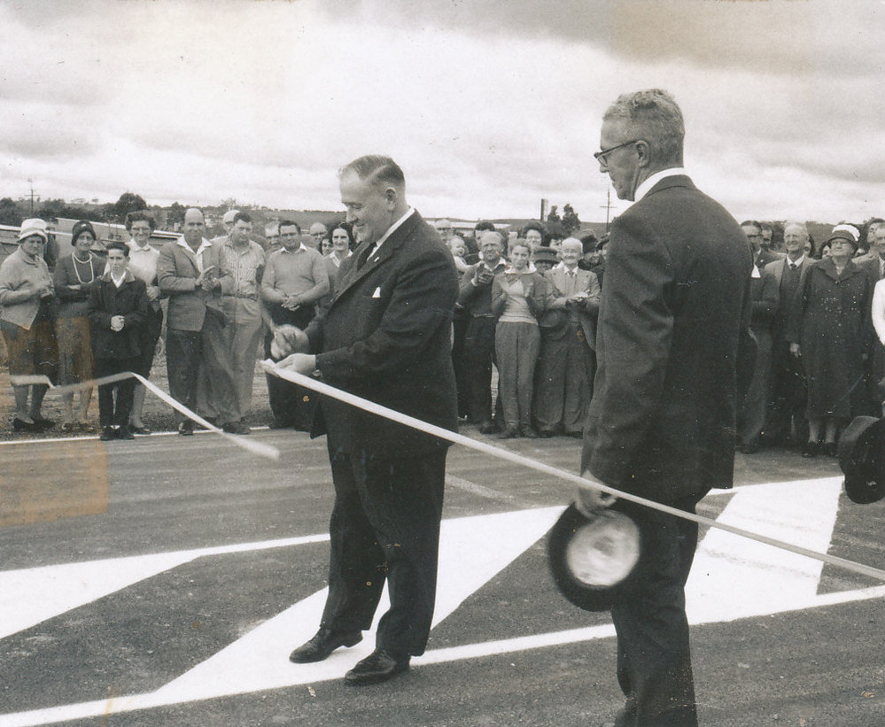 Max Fatchen cutting ribbon