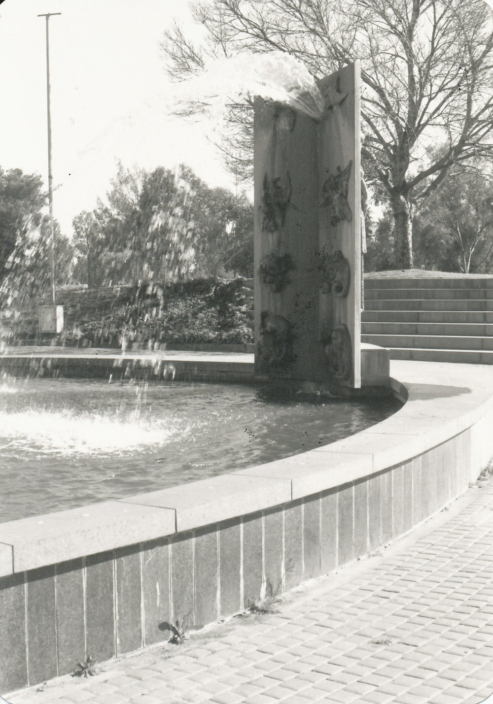 Shedley fountain, Windsor Green, Elizabeth Town Centre