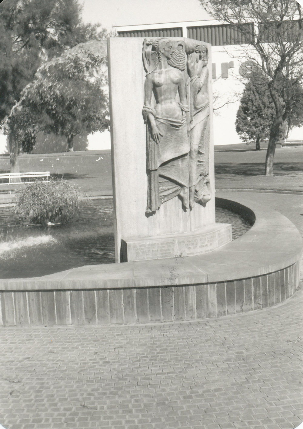 Shedley fountain, Windsor Green, Elizabeth Town Centre
