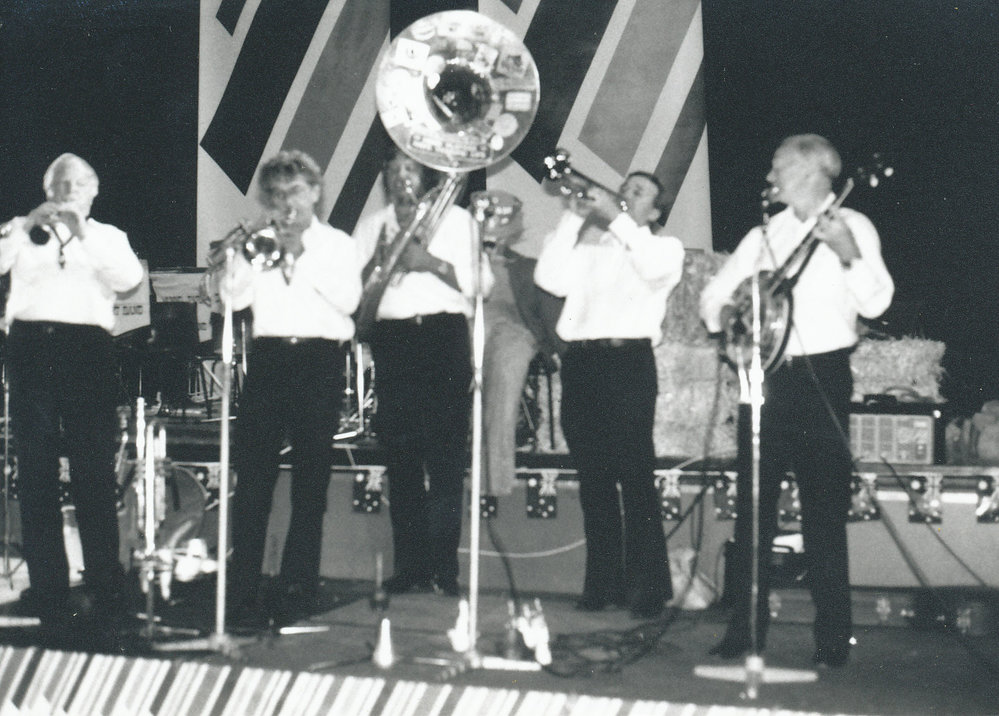 Phoenix Jazz Band perform at the Woolshed dance: 1988