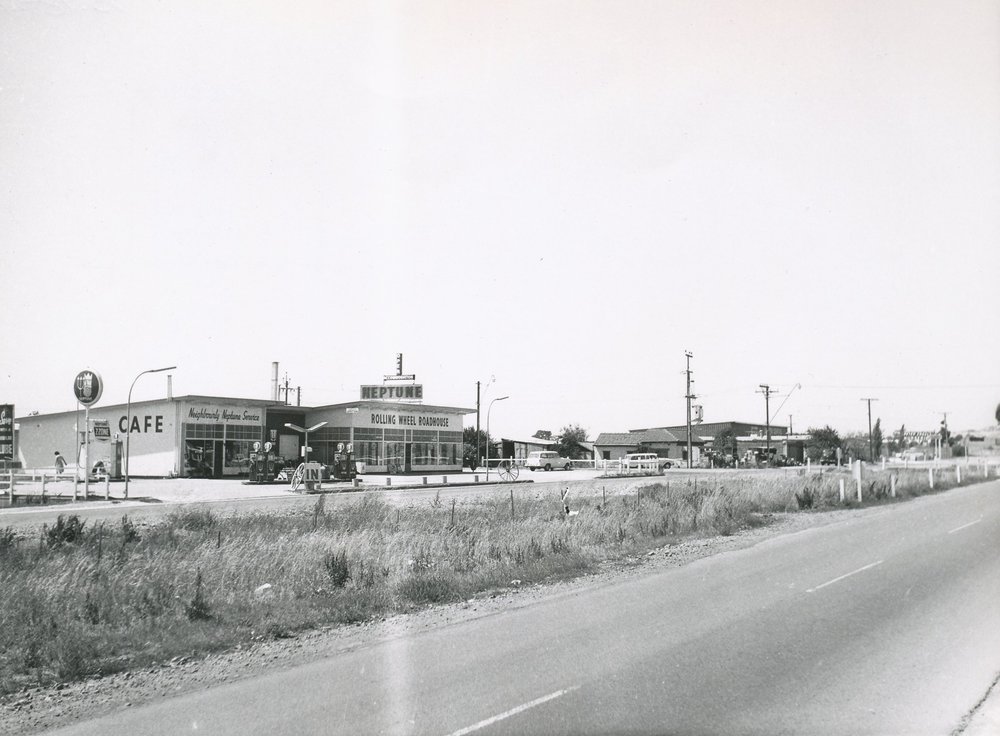 Rolling Wheel Roadhouse, Main North Road, Salisbury: 1965