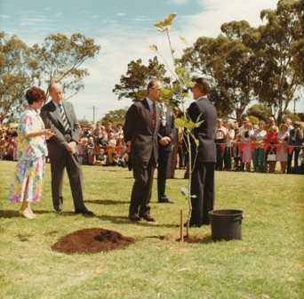 Duke of Edinburgh visit to Elizabeth: 1986