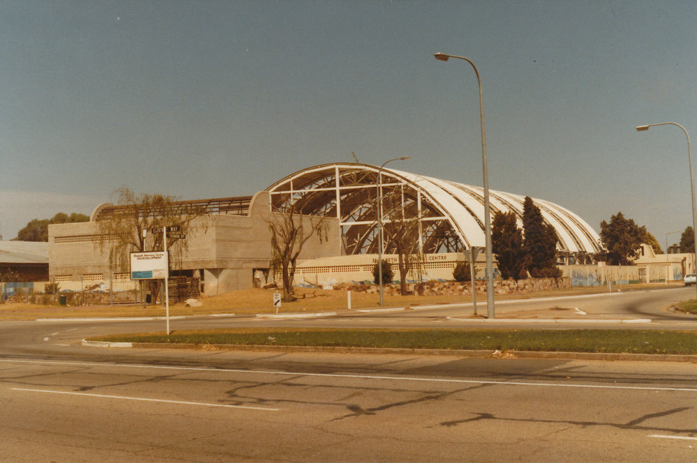 Elizabeth Aquadome: 1986