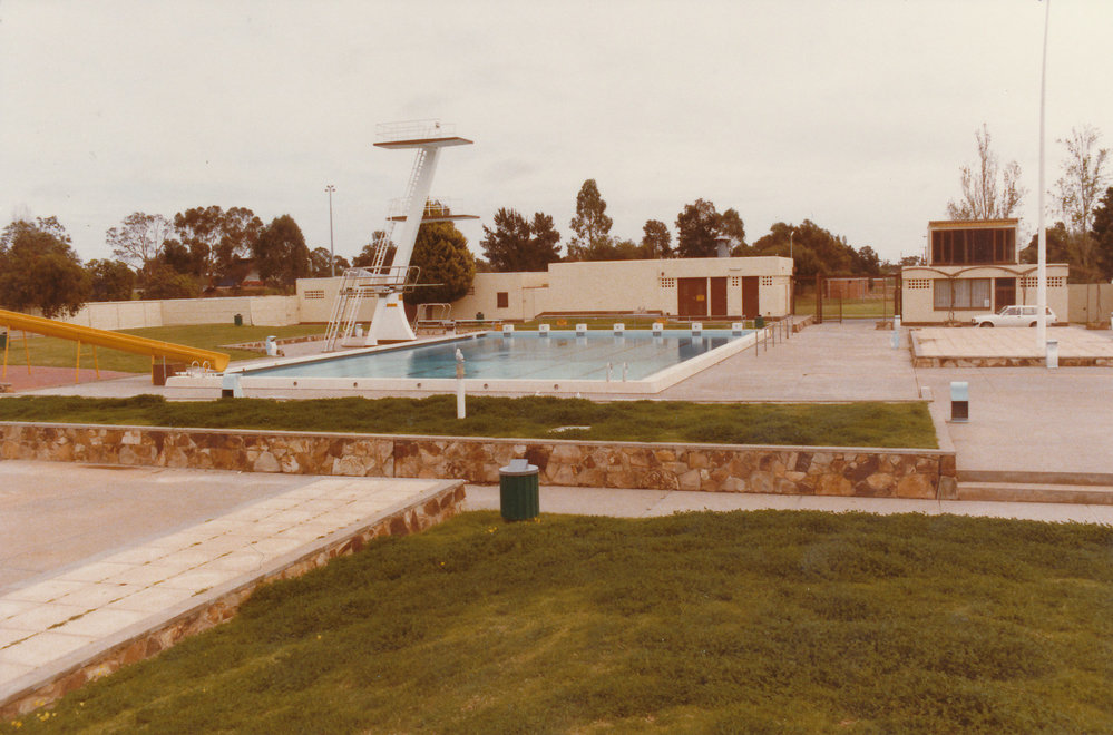 Elizabeth Aquadome: 1984