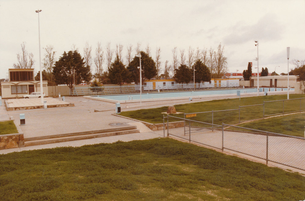 Elizabeth Aquadome: 1984