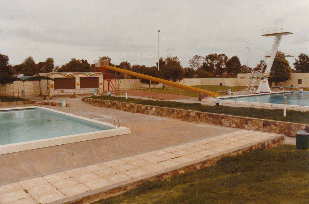 Elizabeth Aquadome: 1984