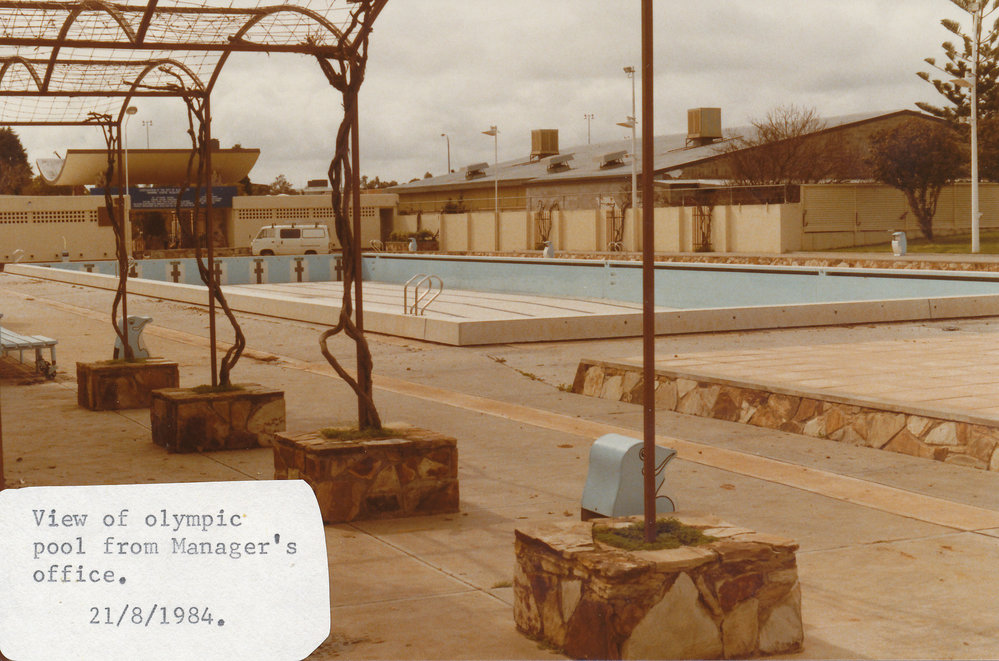 Elizabeth Aquadome: 1984