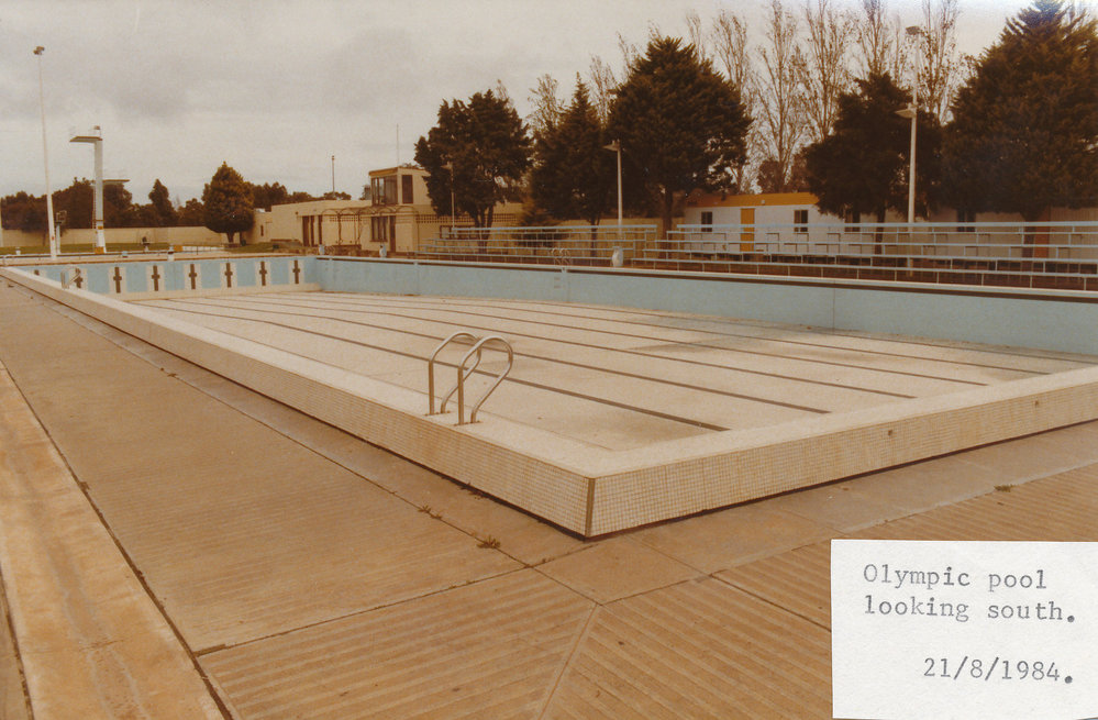 Elizabeth Aquadome: 1984