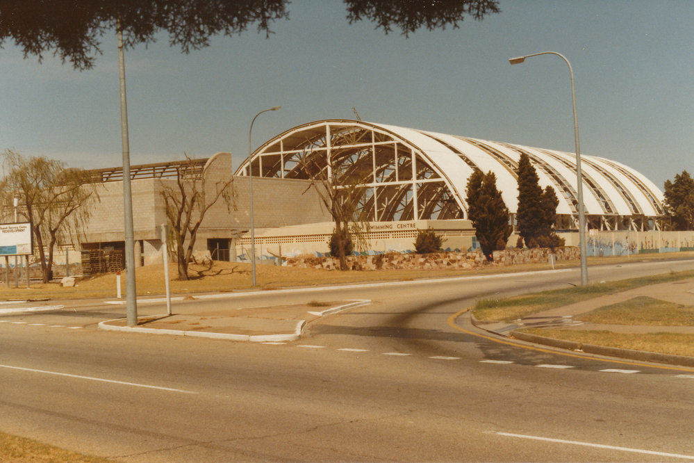Elizabeth Aquadome: 1986