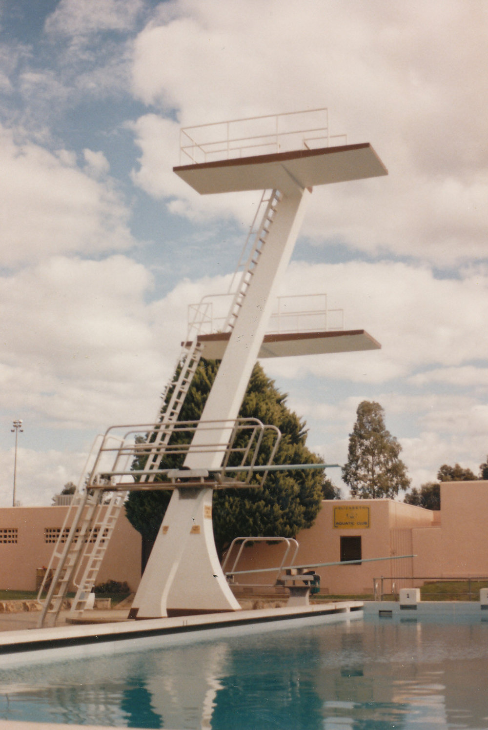 Elizabeth Aquadome: 1987