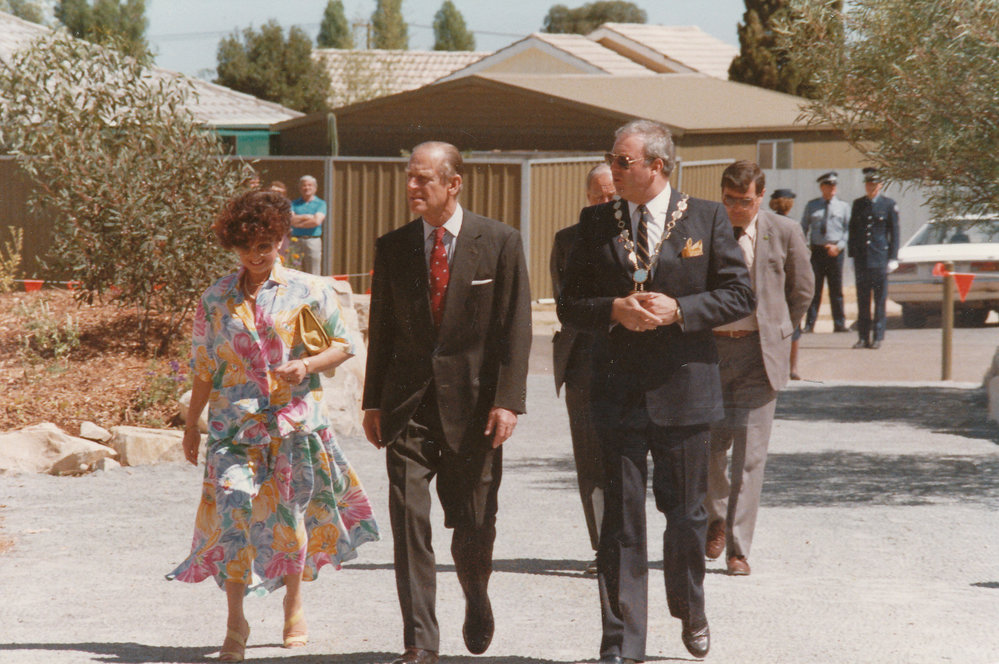Prince Philip visits Elizabeth: 1986