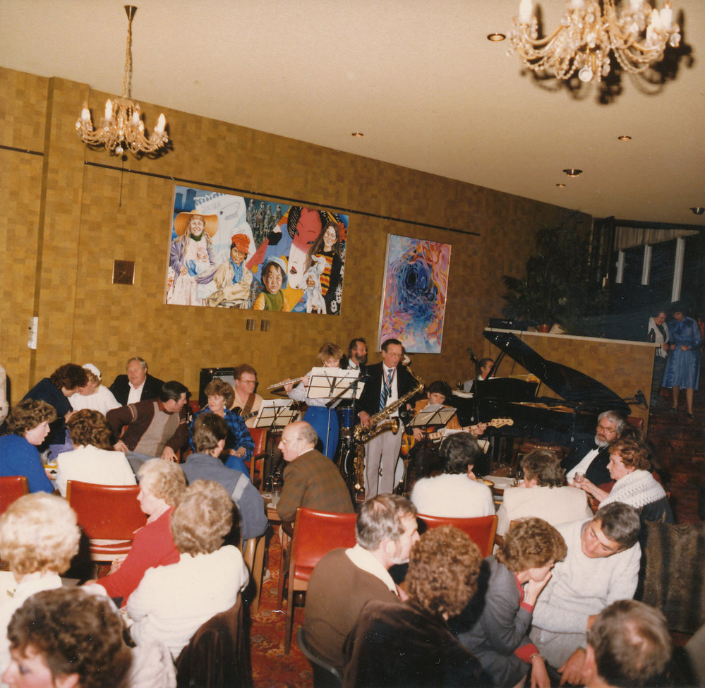 Brin Whiting Lounge, Elizabeth Theatres: 1986