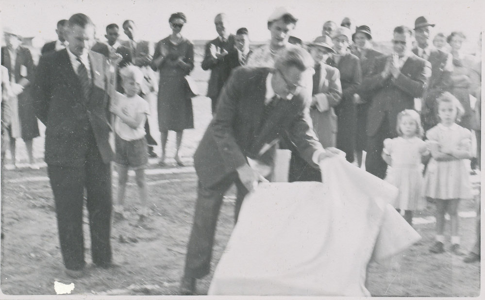 Grove of Nations unveiling, Elizabeth