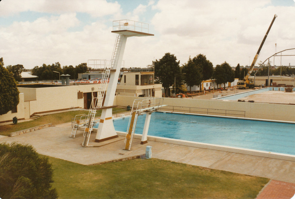 Elizabeth Aquadome: 1984