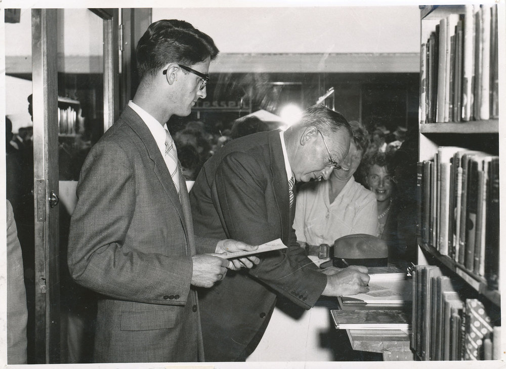Elizabeth South Library opening: 1957