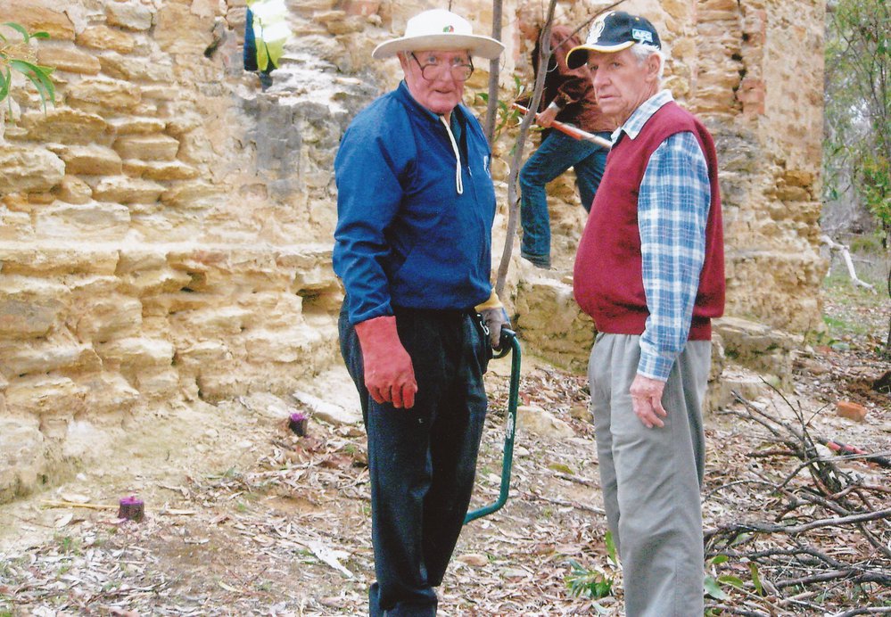 Friends of Para Wirra clearing site at school teachers house, Lady Alice Mine