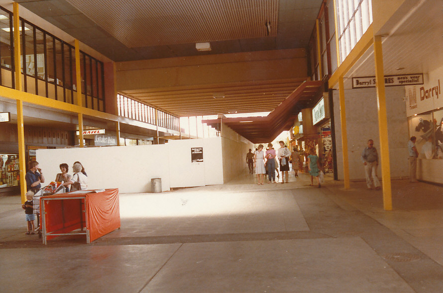 Raleigh Walk, Elizabeth Shopping Centre: 1984