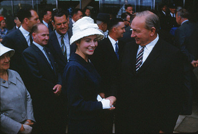 Elizabeth Town Centre Opening: 1960
