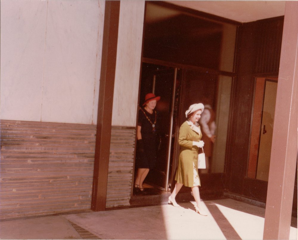Queen Elizabeth II visit to Elizabeth: 1977