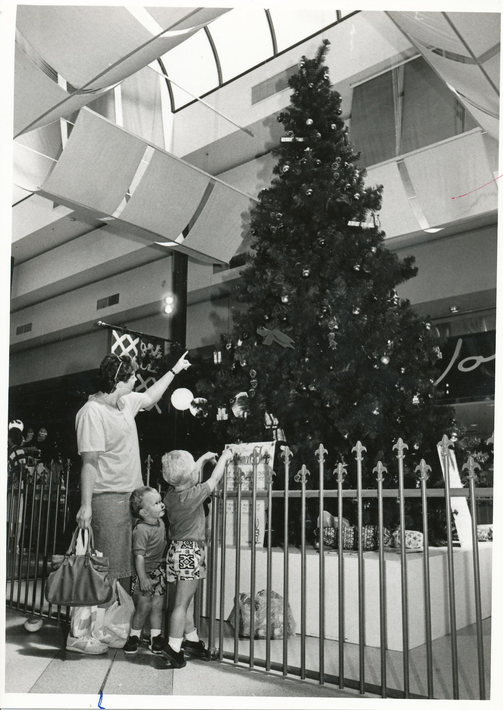 Christmas at Elizabeth City Centre : 1987