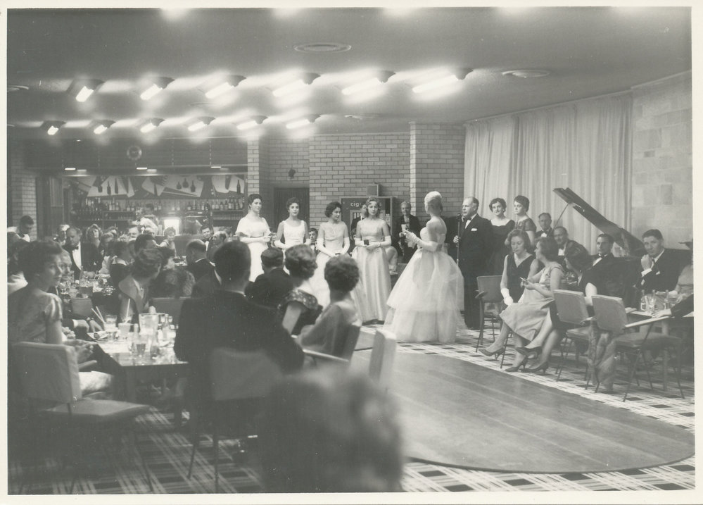 Miss Elizabeth Quest: 1960