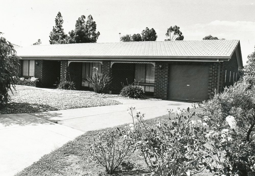 4 Hewish Crescent, Elizabeth Park