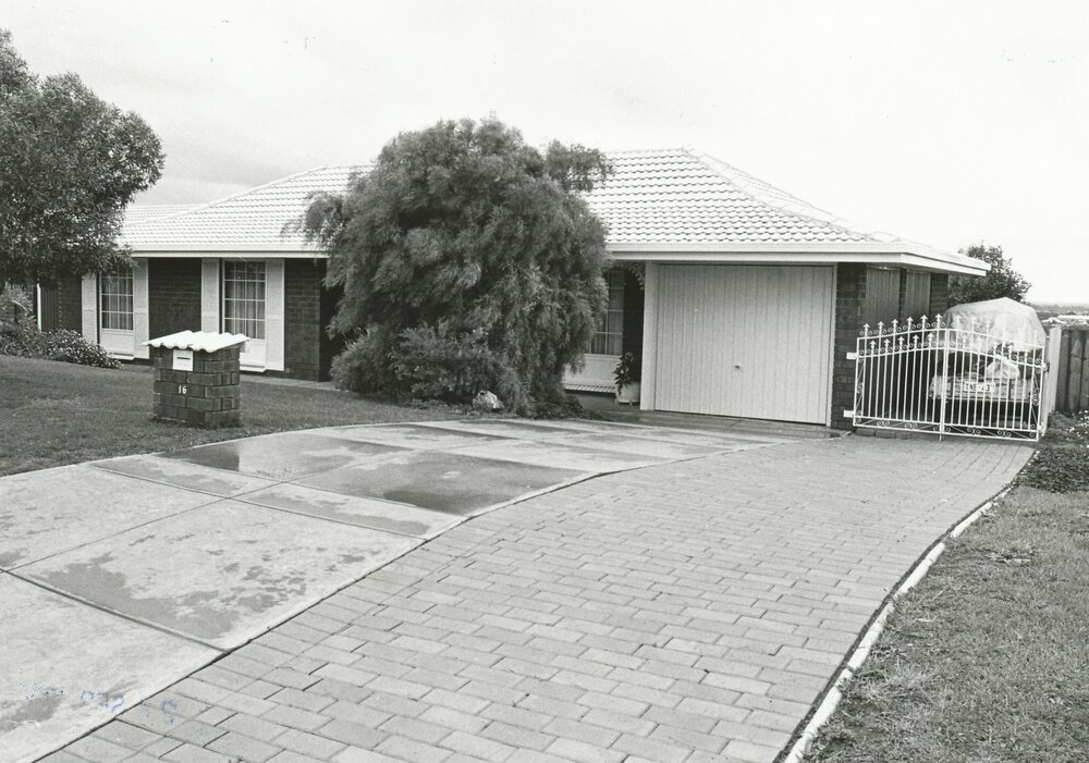 16 Rhodes Court, Hillbank