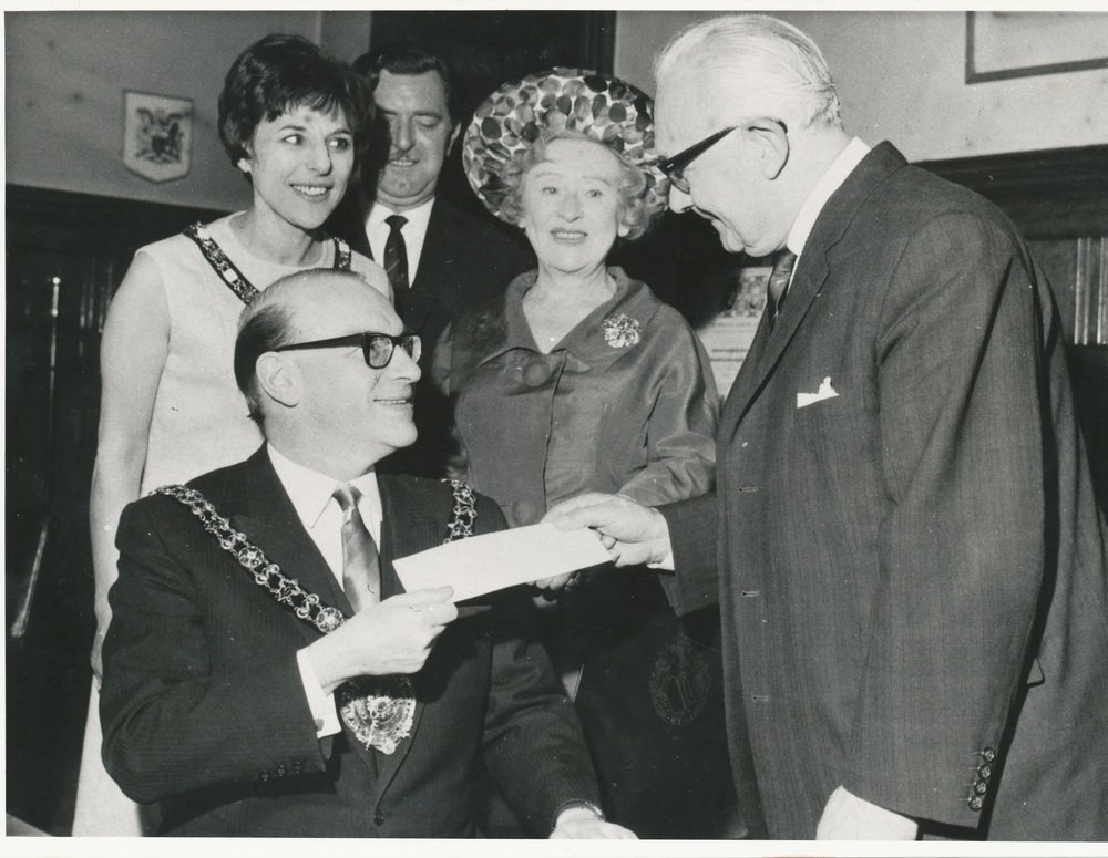 Coronation Street Stars Meet With Mayor Gilchrist