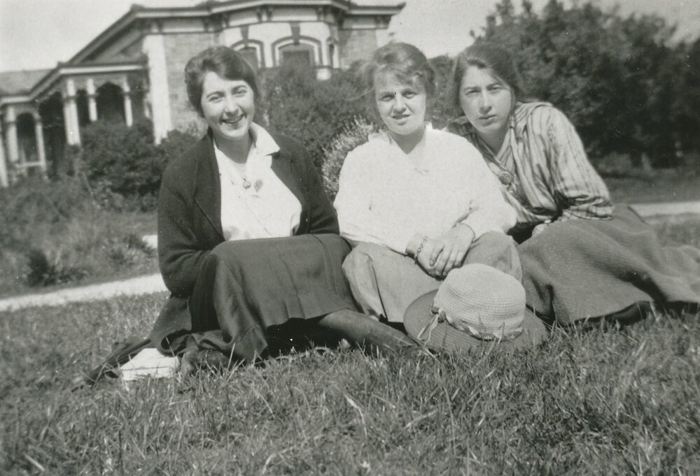 Winifred Beasley, Rene and Una Patterson 