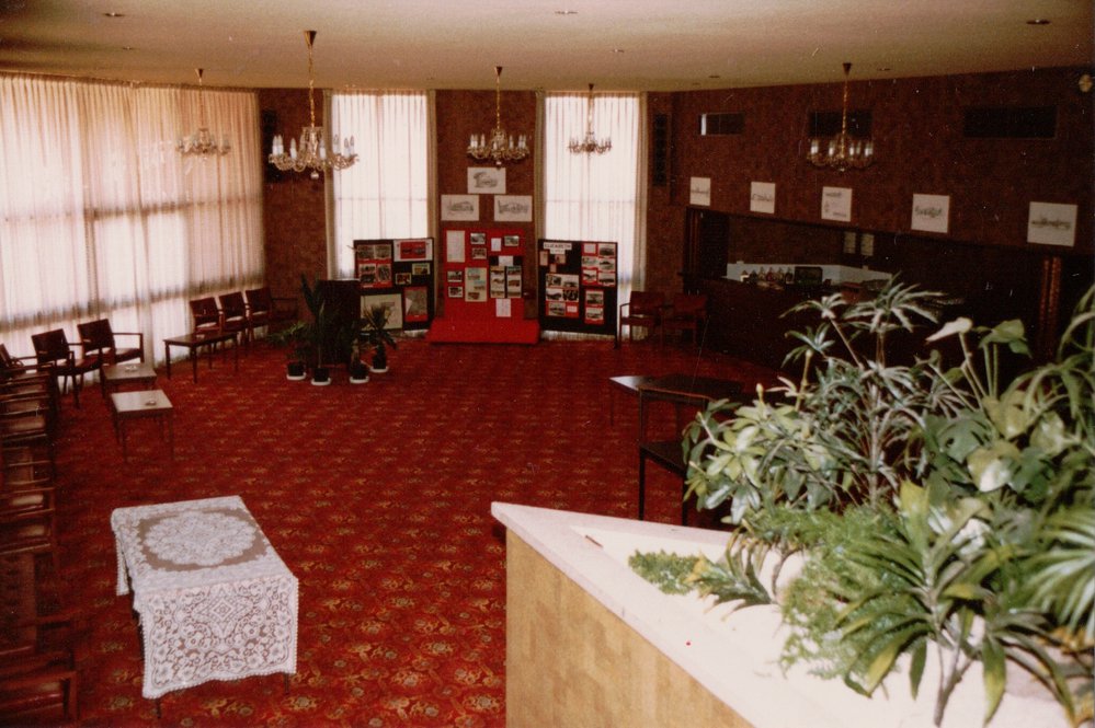 Brin Whiting Lounge Piano bar, Elizabeth Theatres