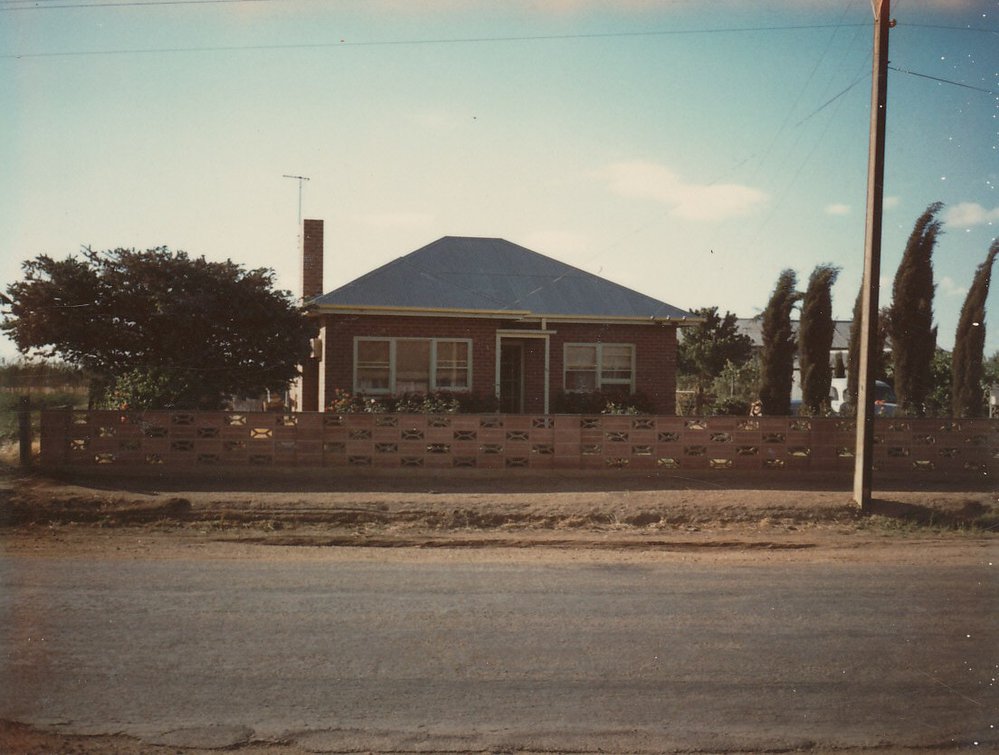 Hillier Road, Evanston Gardens 