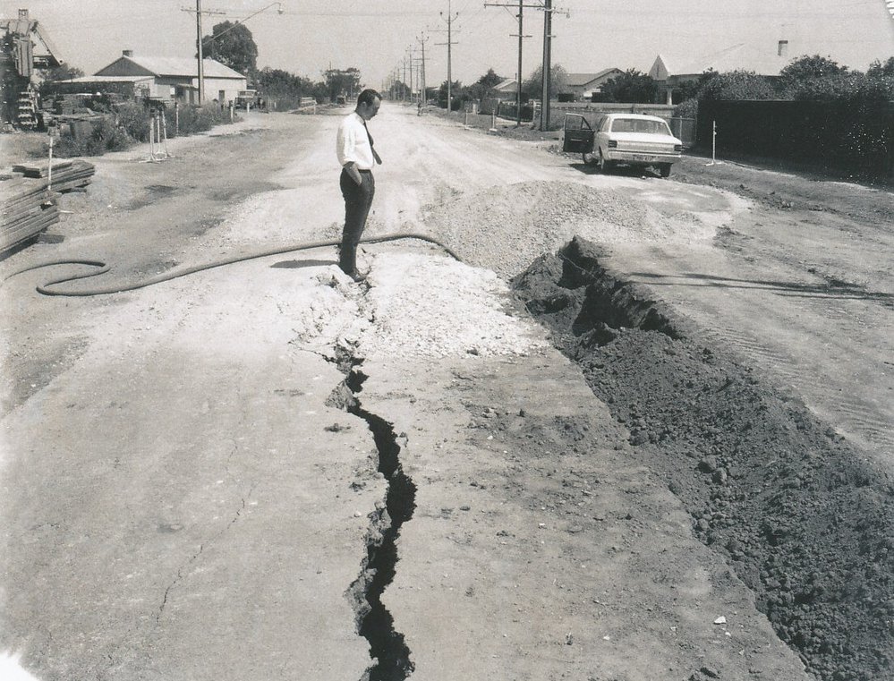 Hillier Road, Evanston Gardens 