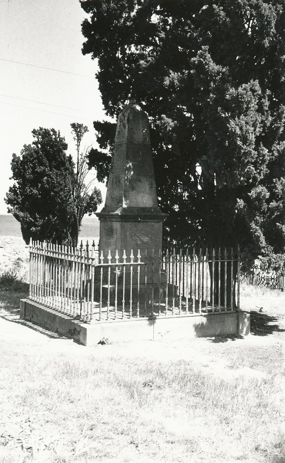 Uley Chapel &amp; Cemetery - Garlick
