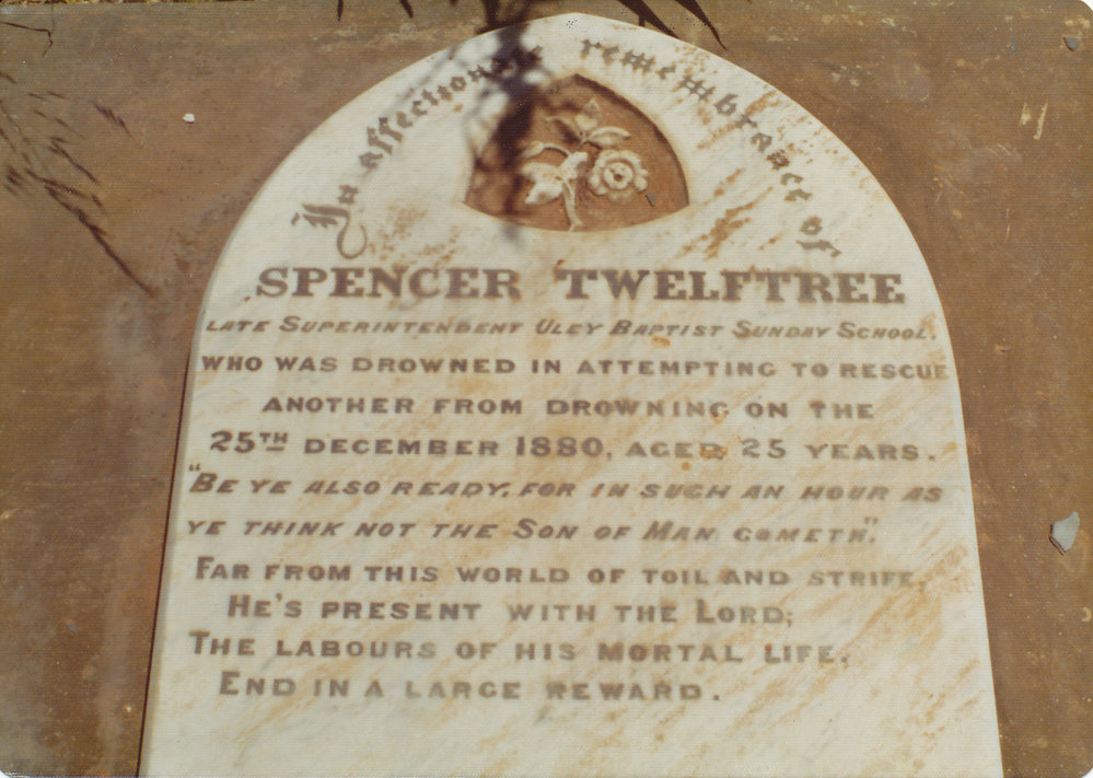 Uley Chapel &amp; Cemetery - Twelftree