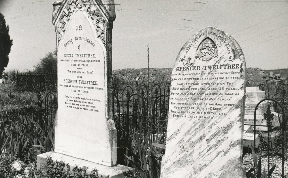 Uley Chapel &amp; Cemetery - Twelftree