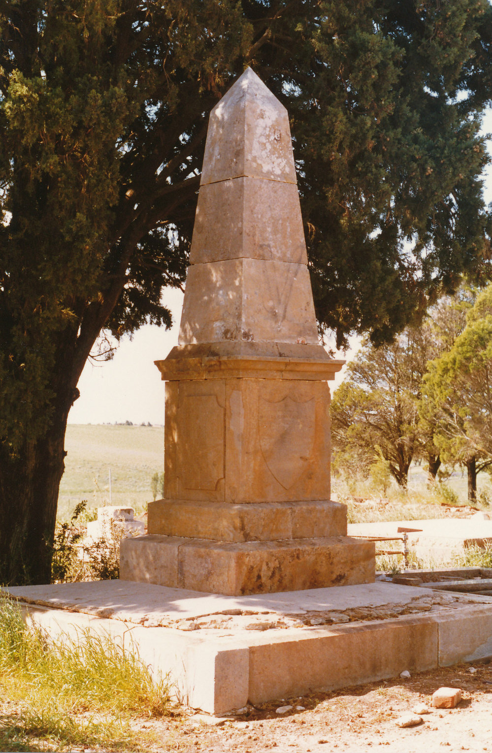 Uley Cemetery, One Tree Hill