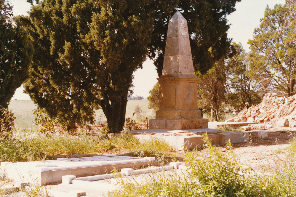 Uley Cemetery, One Tree Hill