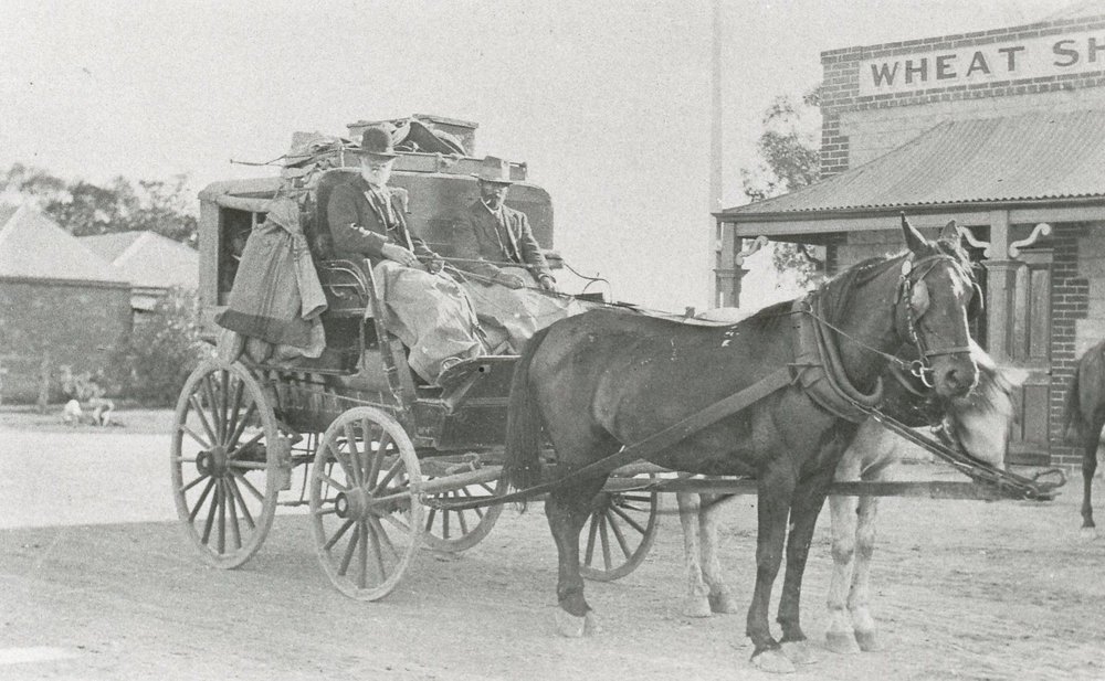 Stagecoach at Wheatsheaf Hotel, Virginia