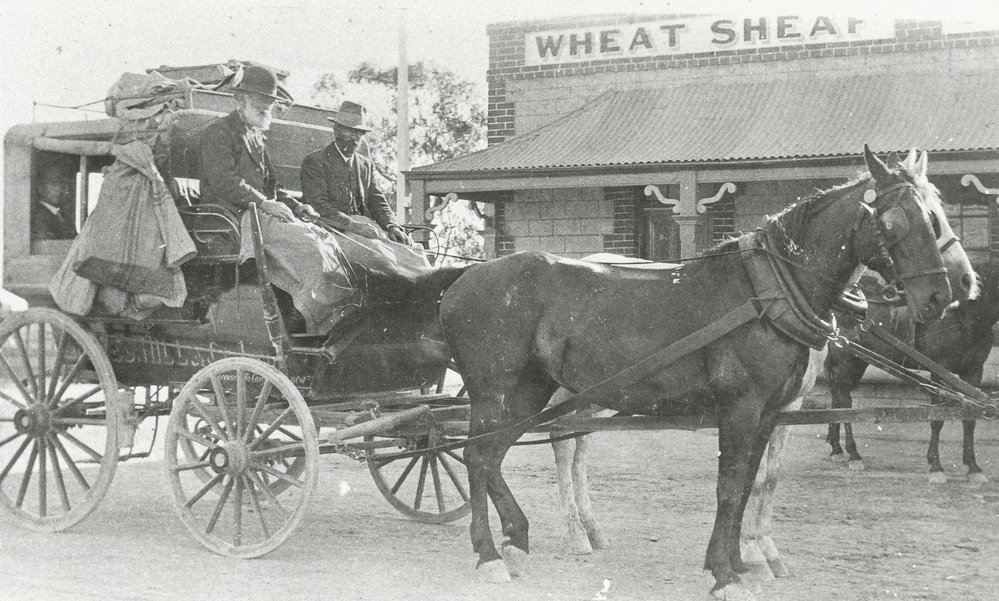 Stagecoach at Wheatsheaf Hotel, Virginia