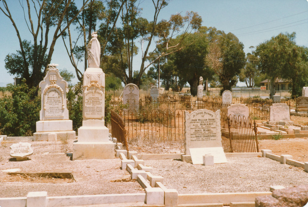 Angle Vale Cemetery: Frisby
